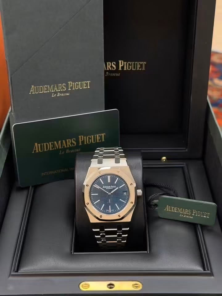 Audemars Piguet Royal Oak "jumbo" Extra-thin Blue dial
